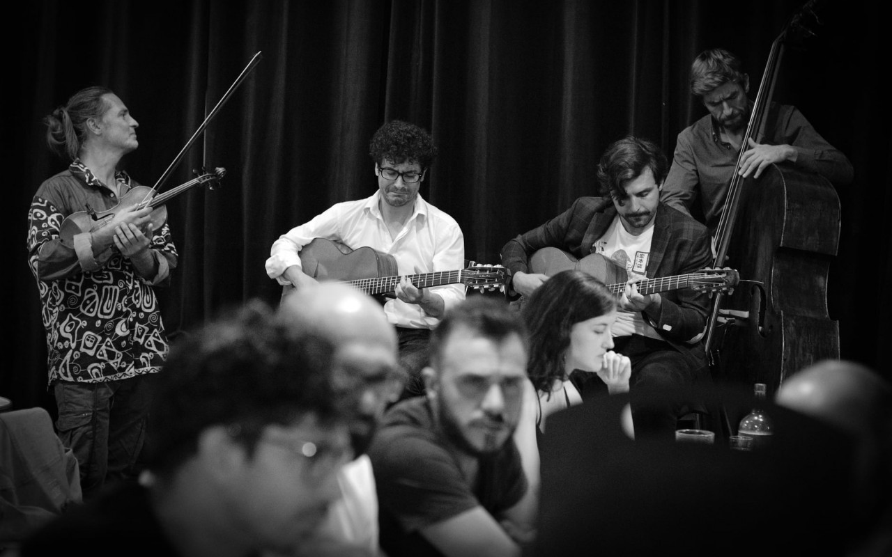 Gypsy Jazz Night - Alex Swing Events presents - Photo : iloveparisinbw